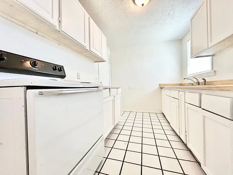1700 Karen Dr — Photo 13