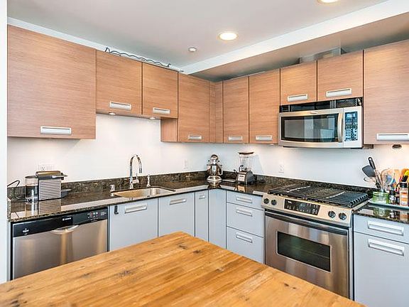 3rd image of 300 Berry St Unit 720