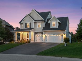 9236 Red Oak Trl, Woodbury, MN 55129