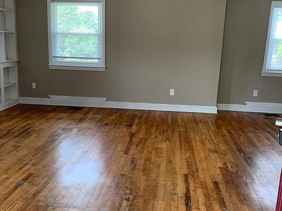 4th image of 301 Coolbrook Dr