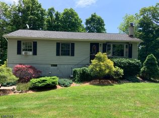 562 Grandview Dr, Highland Lakes, NJ 07422