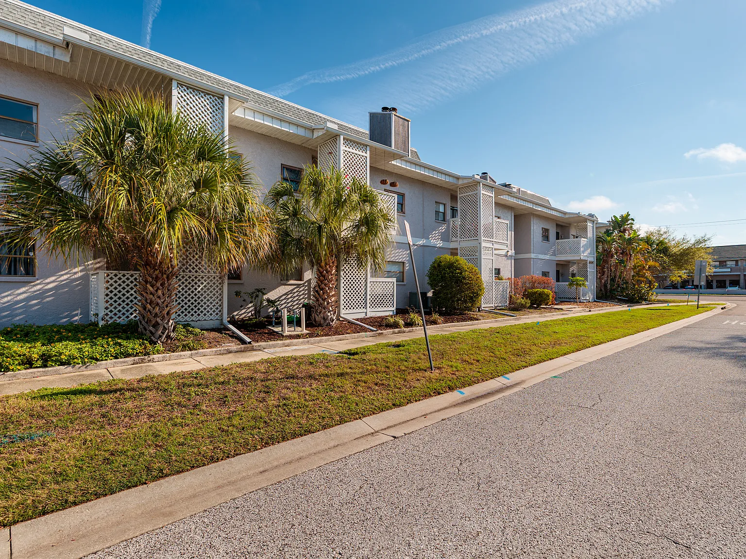 2 bed, 844 sqft, $2,000 — Photo 2