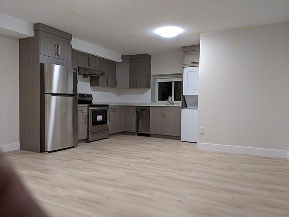 3rd image of 16668 18b Ave