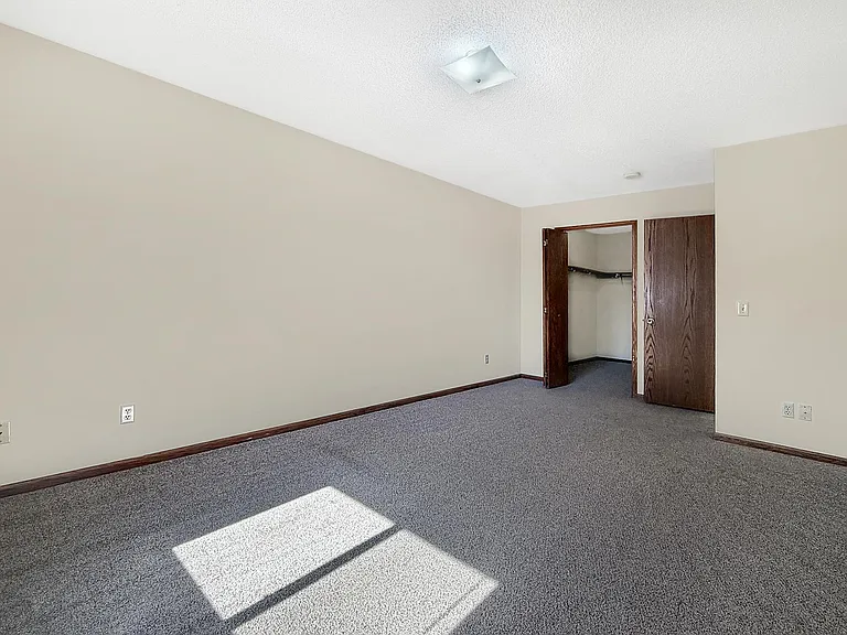 Parkview Manor — Photo 40