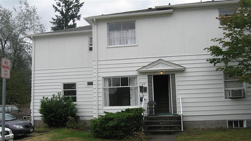 Shared entrance to upstair units