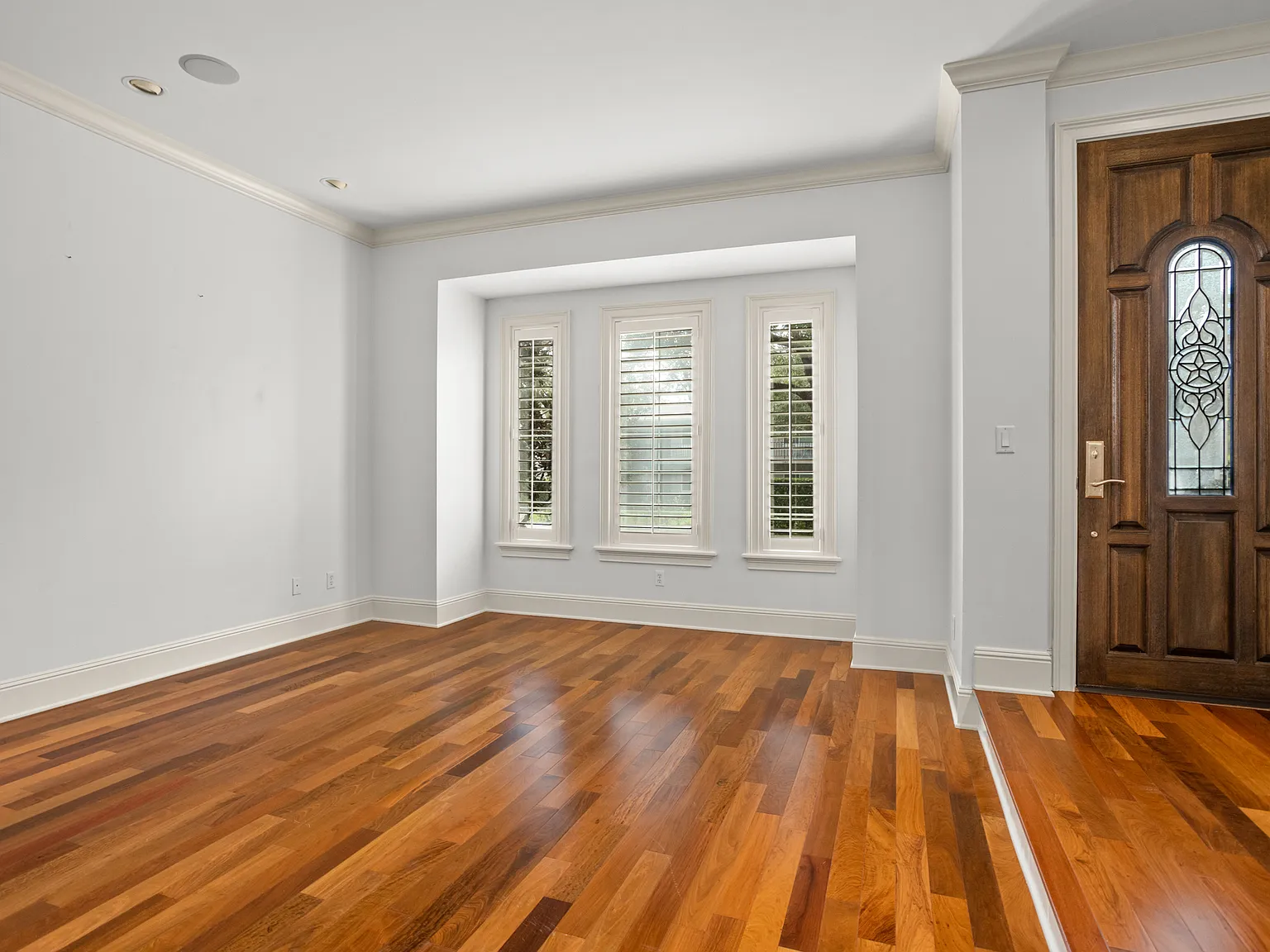3 bed, 2434 sqft, $5,600 — Photo 3