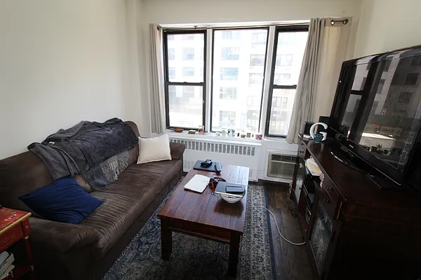 Rented by Blip LLC | media 17