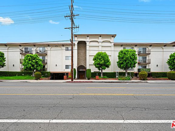 4th image of 12801 Moorpark St Unit 308