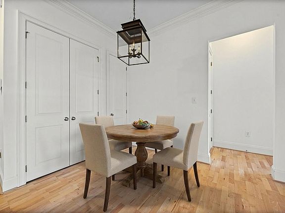3rd image of 2938 Selwyn Ave Unit 108