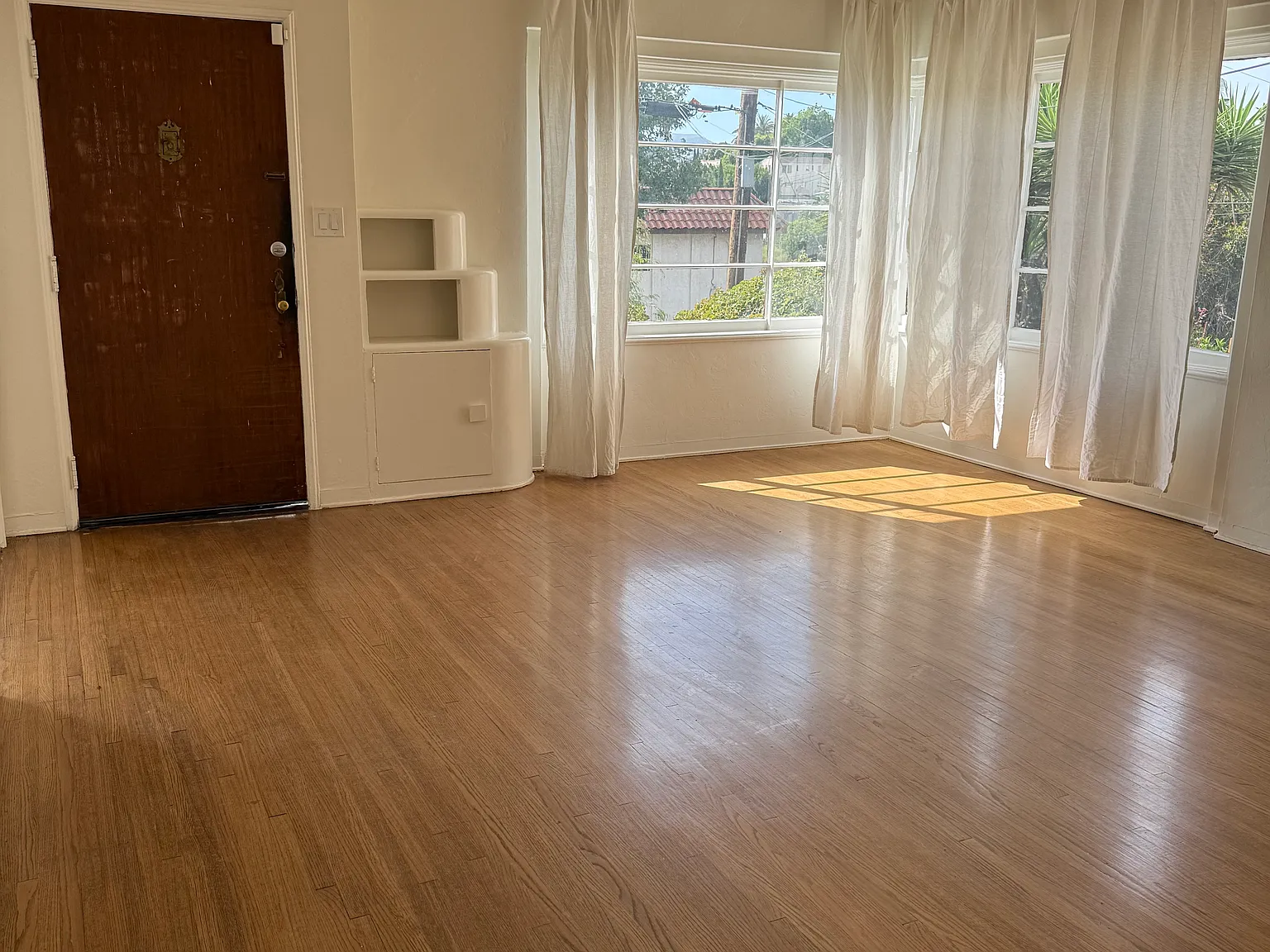 708 N Benton Way — Photo 3