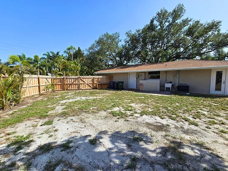 2101 Alvarado Ln — Photo 22