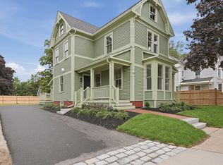 14 Maple St, Amesbury, MA 01913