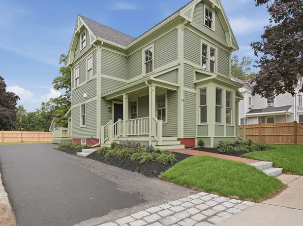 14 Maple St, Amesbury, MA 01913
