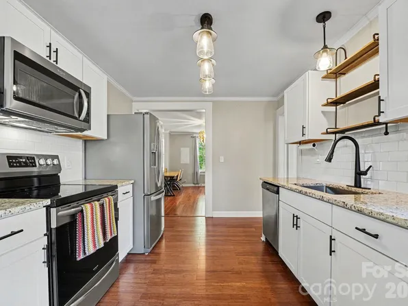 224 E Catawba Ave, Mooresville, NC 28115