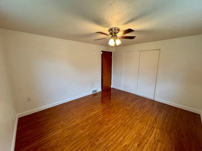 111 W. Steuben Street — Photo 26