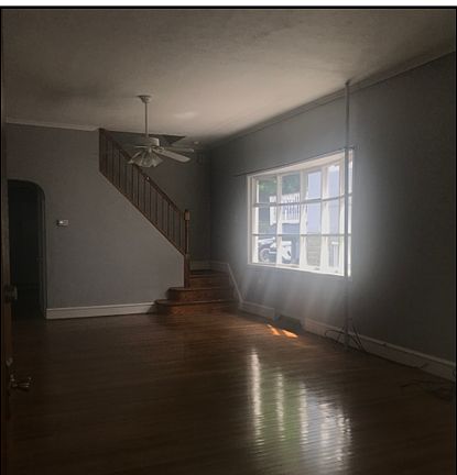 2nd image of 925 Woodlawn St