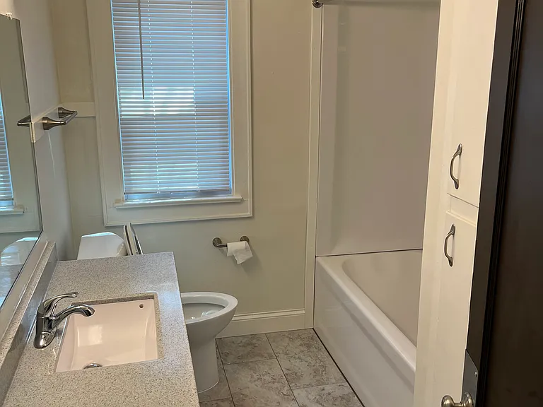 1631 W Wisconsin Ave — Photo 5