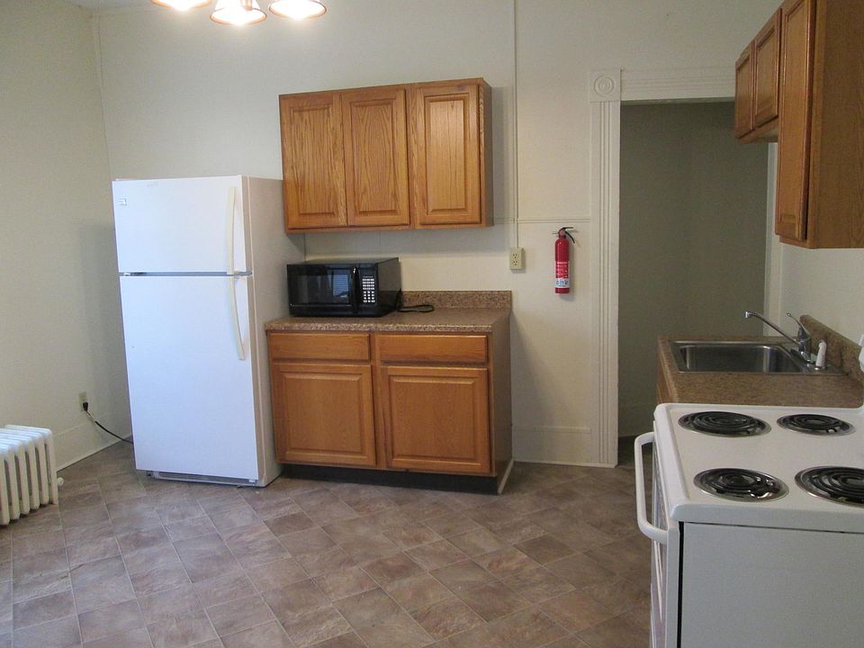 2nd image of 441 Glen St APT 3