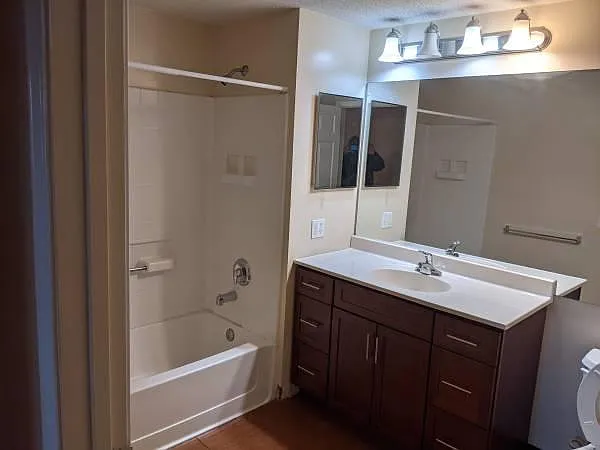 490 Bedford St #225 — Photo 8