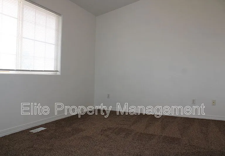 169 S Stardust Dr — Photo 9