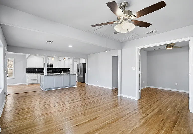 2933 S Hills Ave — Photo 16