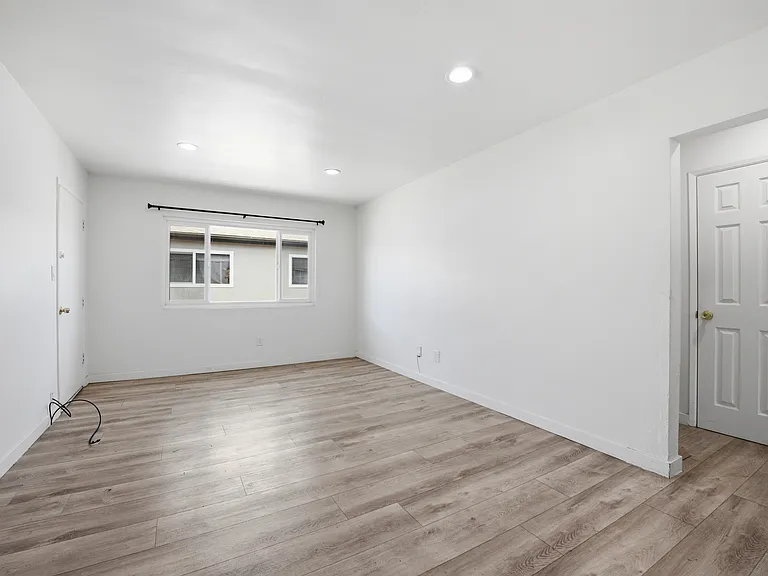 4133 Wabash Ave #8 — Photo 4