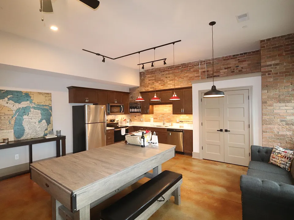 210 E Sibley St #202