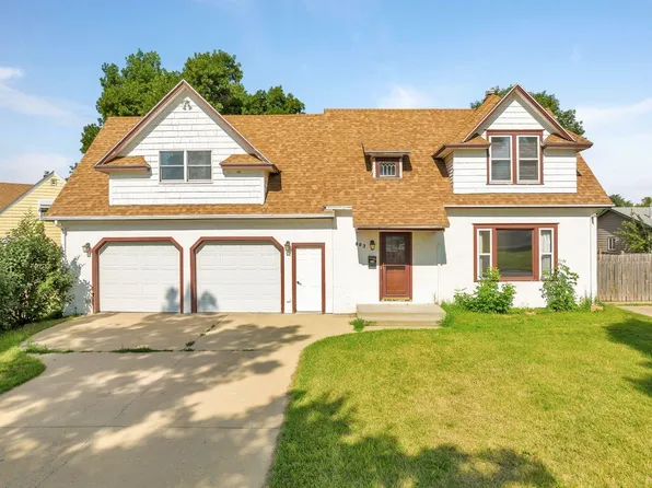 803 6th St NW, Minot, ND 58703