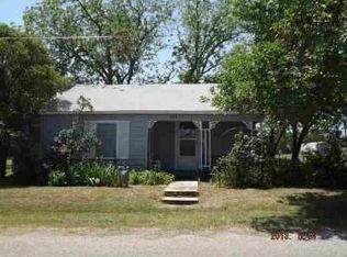 113 W San Jacinto St, Henrietta, TX 76365