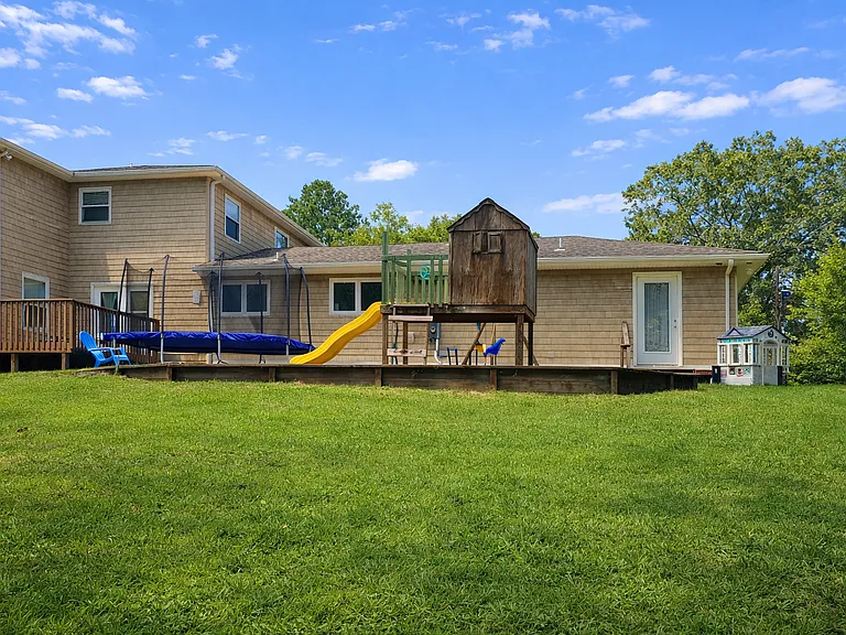 Cedar Bark Rd — Photo 7