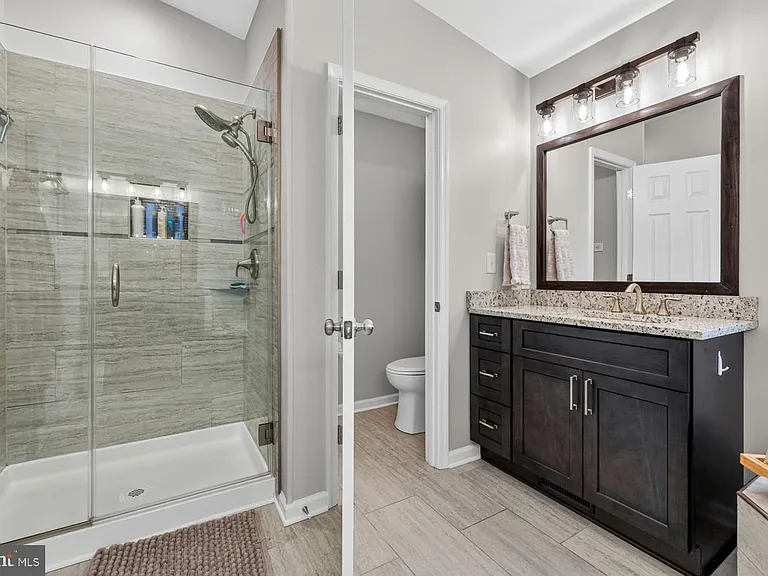 121 Polo Way — Photo 37
