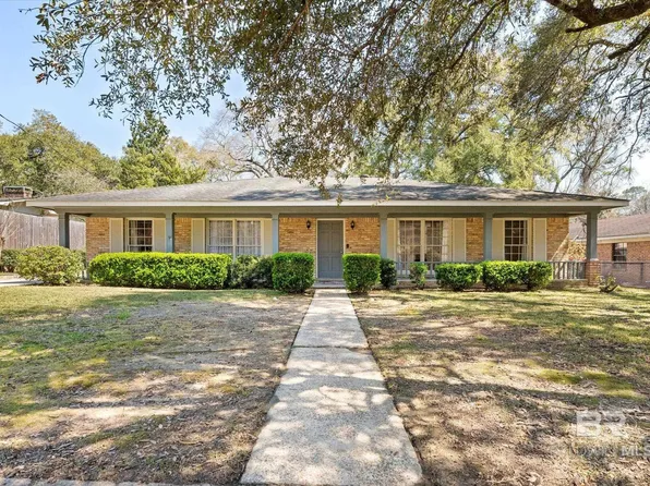 2703 Woodcliff Dr E, Mobile, AL 36693