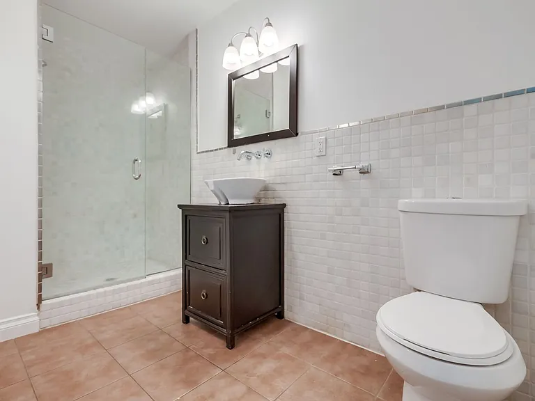 1221 N Bronson Ave — Photo 29