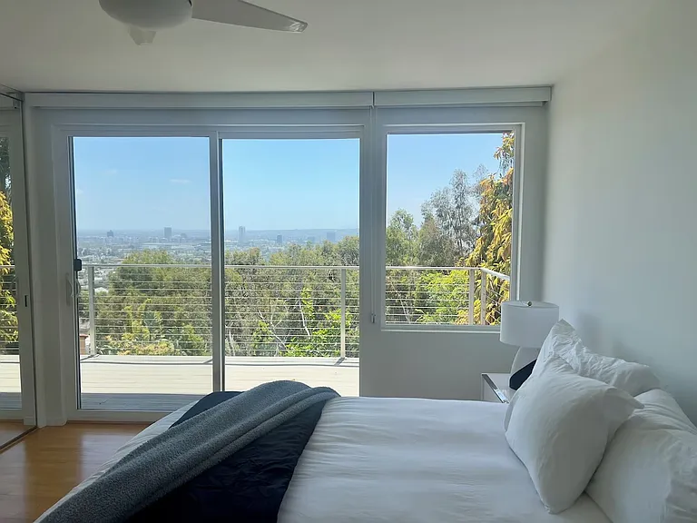 8376 Hollywood Blvd — Photo 46