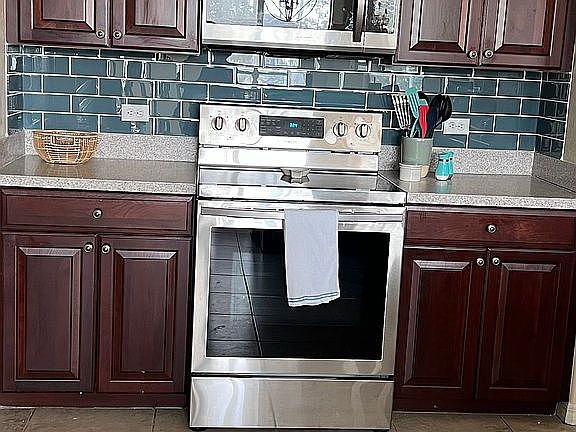 2nd image of 285 White Marsh Ln