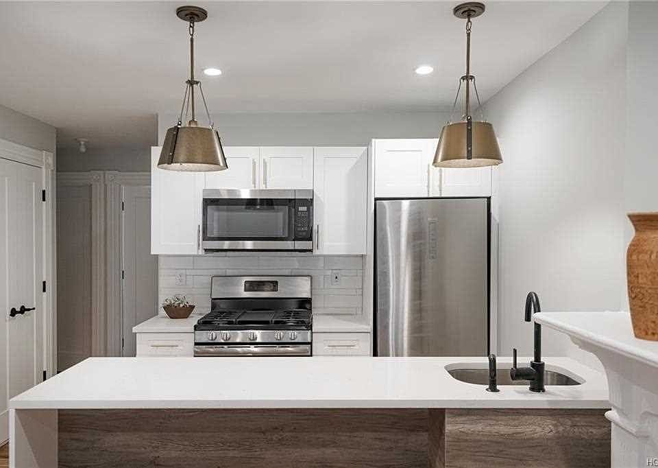 2nd image of 73 Renwick St APT A