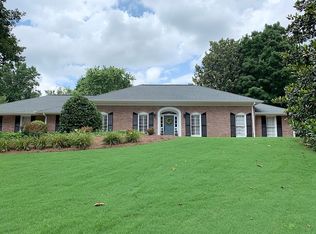 1395 Oakhaven Dr, Roswell, GA 30075