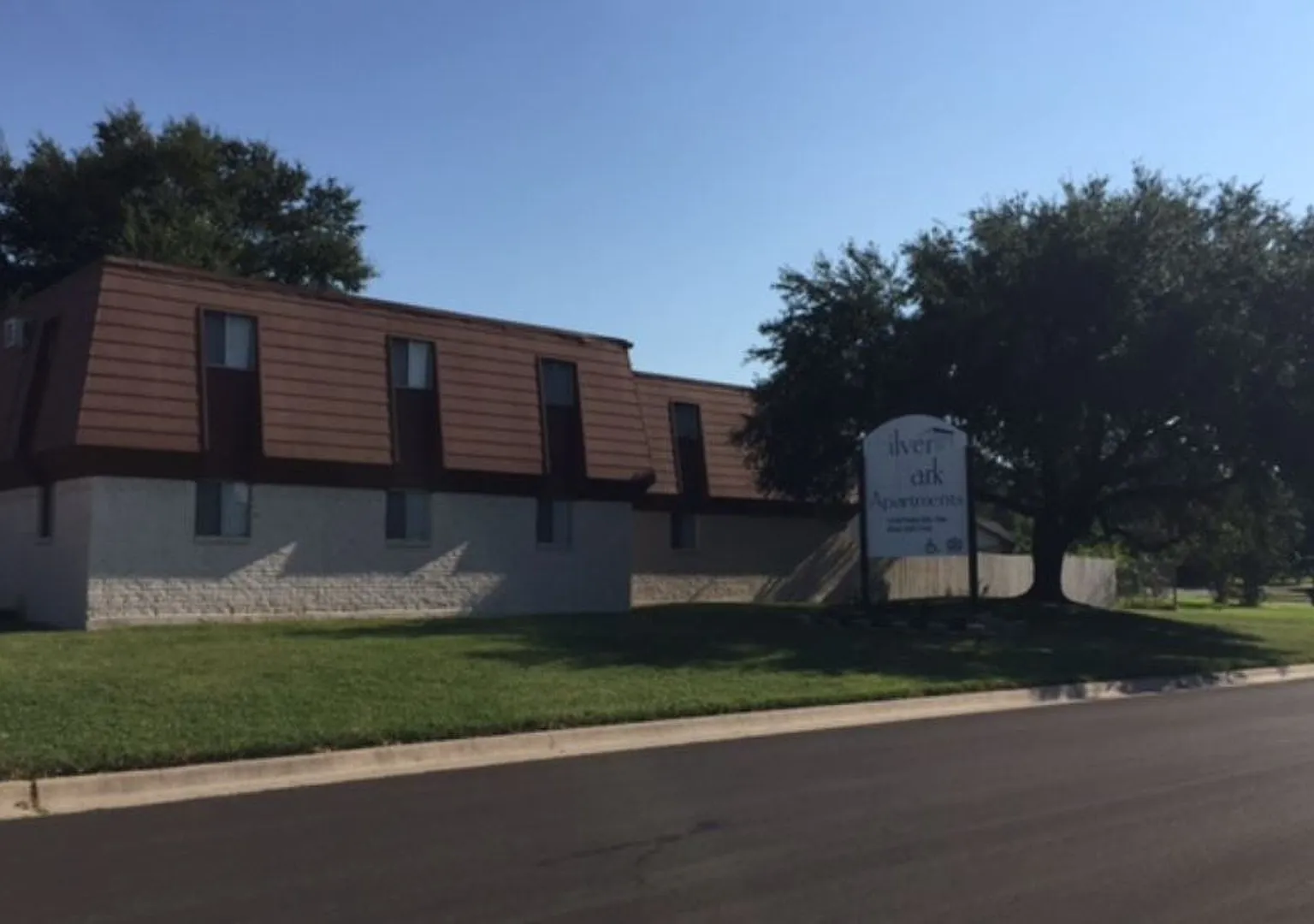 Silver Park Apartments — Photo 2