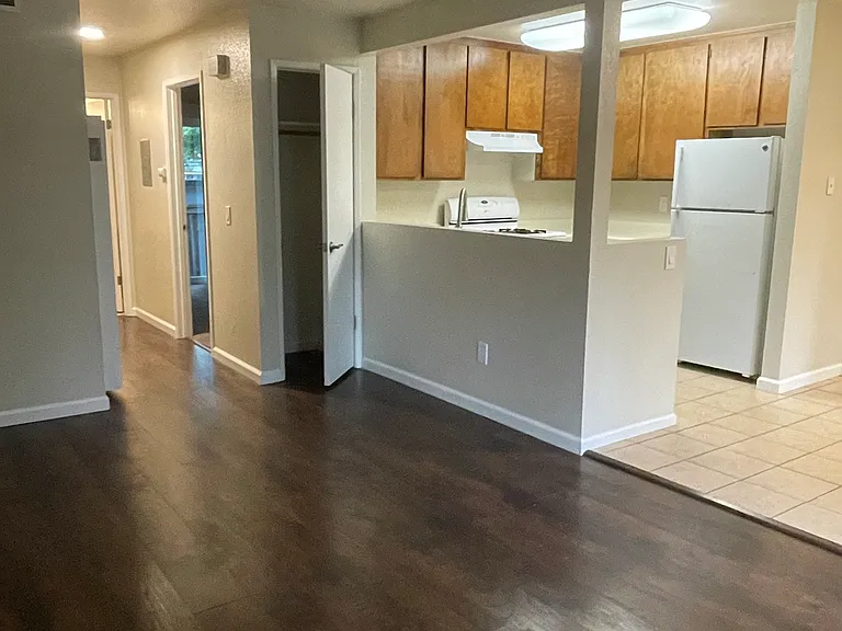North Dutton Place Apartments — Photo 31