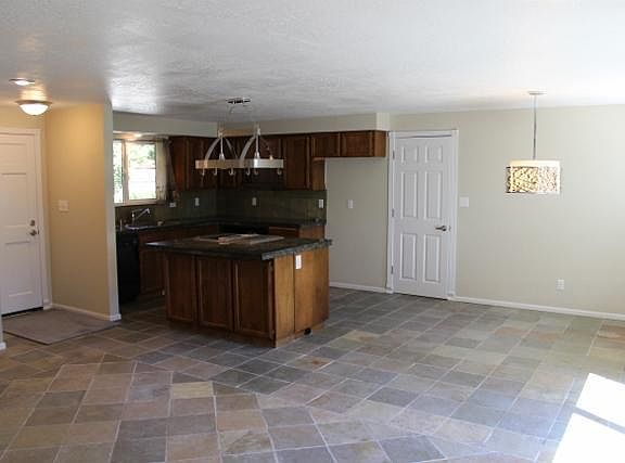 4th image of 573 Driftwood Pl