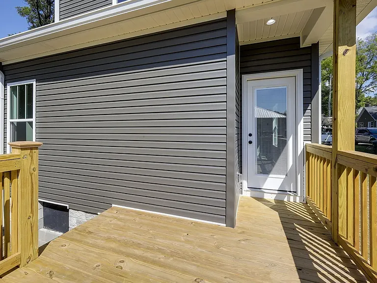 201 16th Ave E — Photo 14