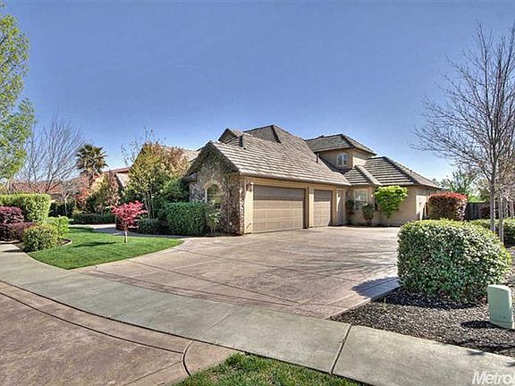 3 Car Garage