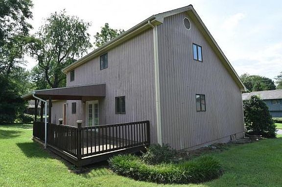4th image of 302 Whitewood Blvd