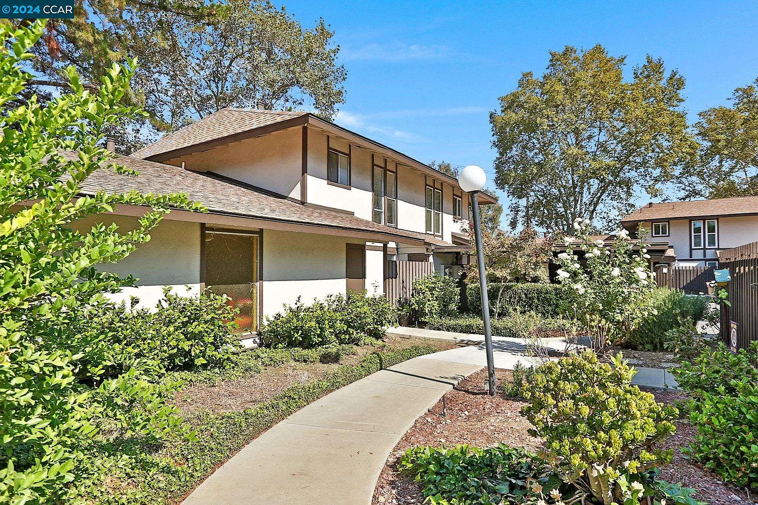 5430 Roundtree Ct APT B photo 1