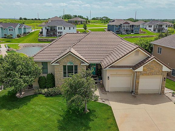 5th image of 2906 Hidden Lakes Dr