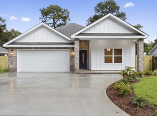 1606 S 9th St, Ocean Springs, MS 39564