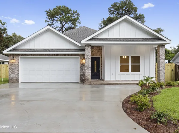1606 S 9th St, Ocean Springs, MS 39564