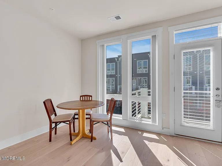 1403 N Kingsley St #210 — Photo 16