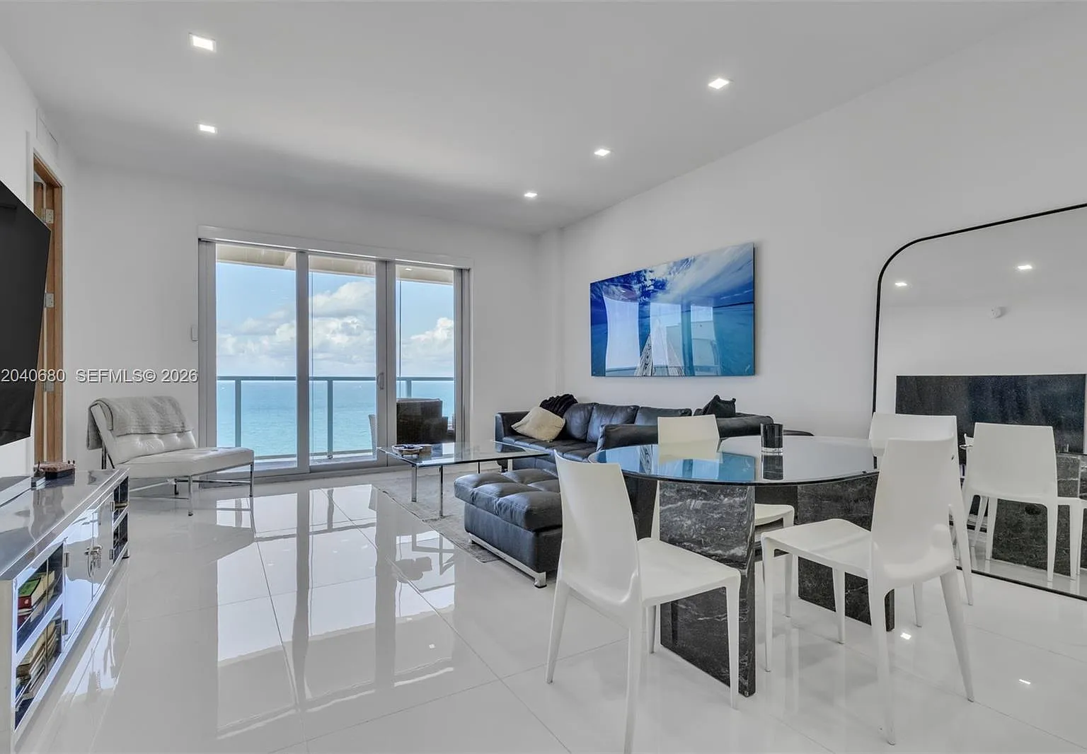 Arlen Beach Condo — Photo 2