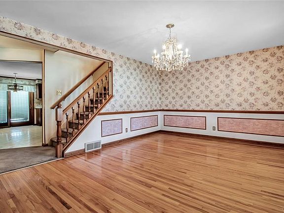 5th image of 39 Saint Paul Ct
